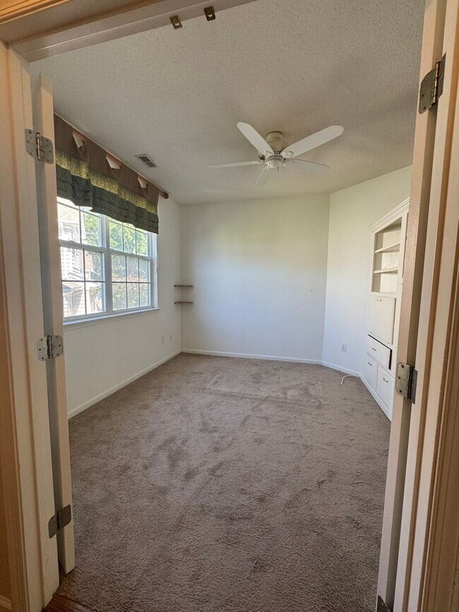 Building Photo - 125 Shoal Creek