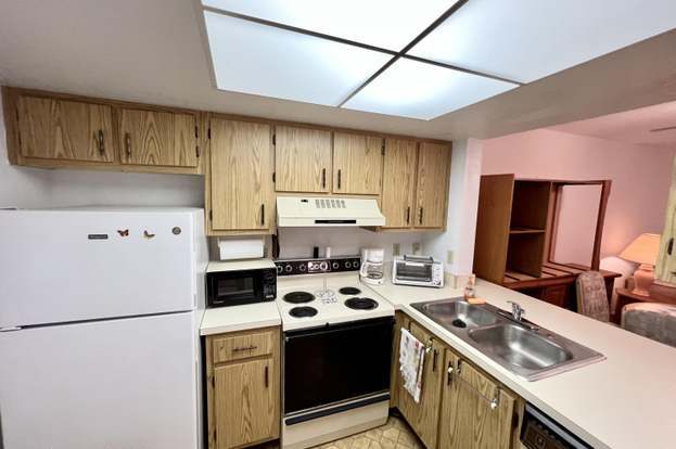 Building Photo - 1604 University Ln