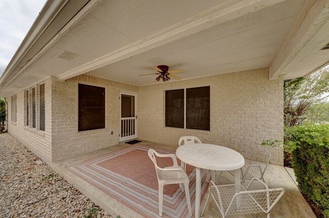 Building Photo - 212 Oak Hill Dr