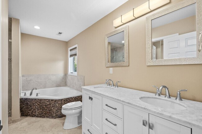 Building Photo - 3-Bedroom | 3.5-Bath Home for Rent in The Dunes – Myrtle Beach