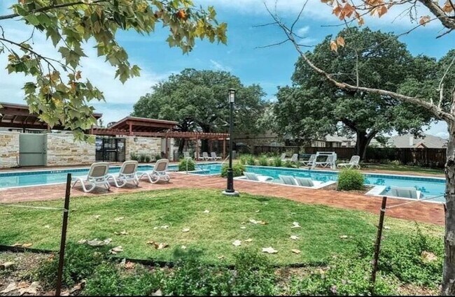 Building Photo - 2909 Zelma Dr