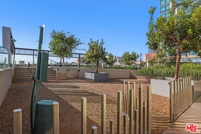 Building Photo - 889 Francisco St