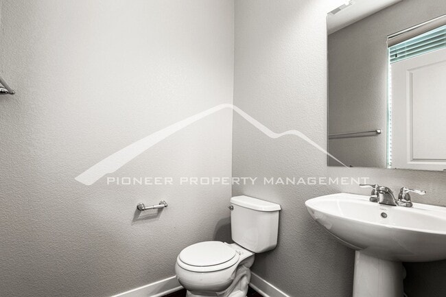 Building Photo - 8485 Redpoint Way