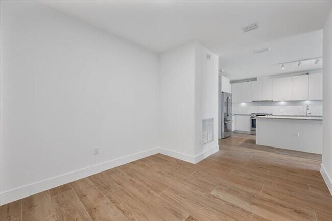 Building Photo - 3034 Oak Ave