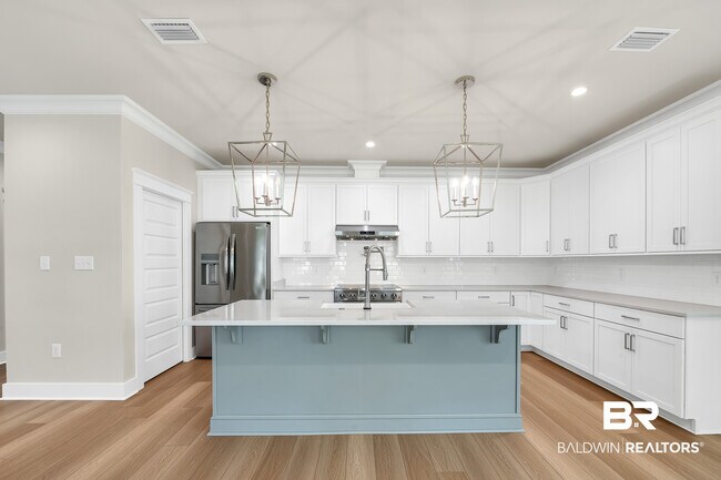 Building Photo - 27085 Park Dr