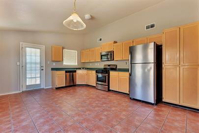 Building Photo - Single story 3 bedroom 2 bath home with REFRIGERATED AIR.