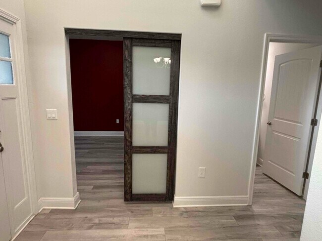 Building Photo - 5747 Periwinkle Ln