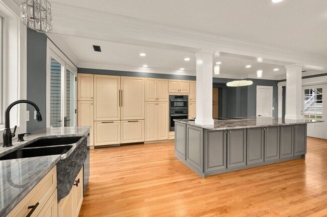 Building Photo - 1 Deer Is Rd