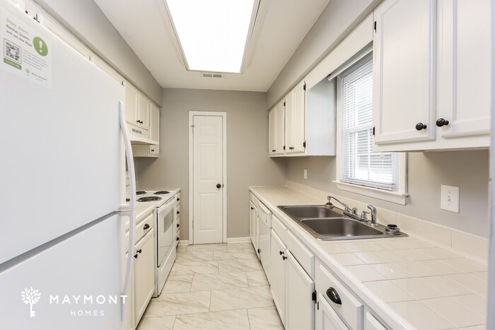 Building Photo - 111 Palamon St