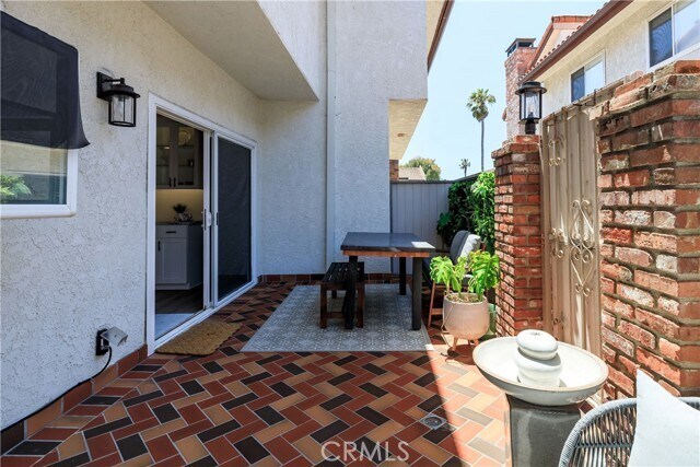 Building Photo - 1219 S Catalina Ave