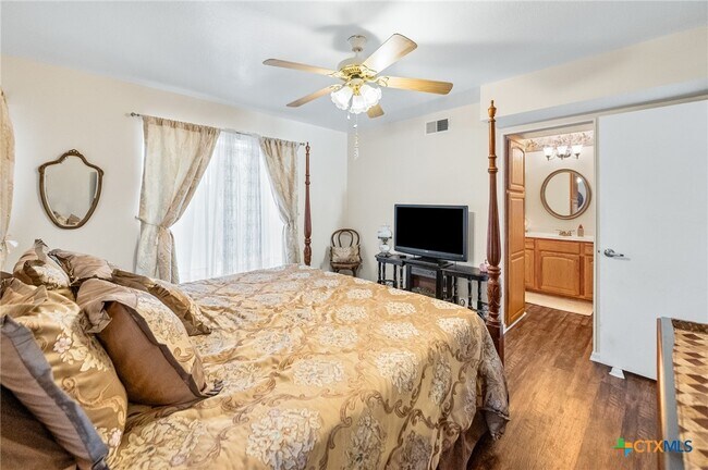 Building Photo - 619 Strings Dr