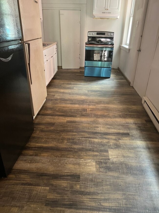 Building Photo - Large 4 bedroom 2 full bath House Lancaste...