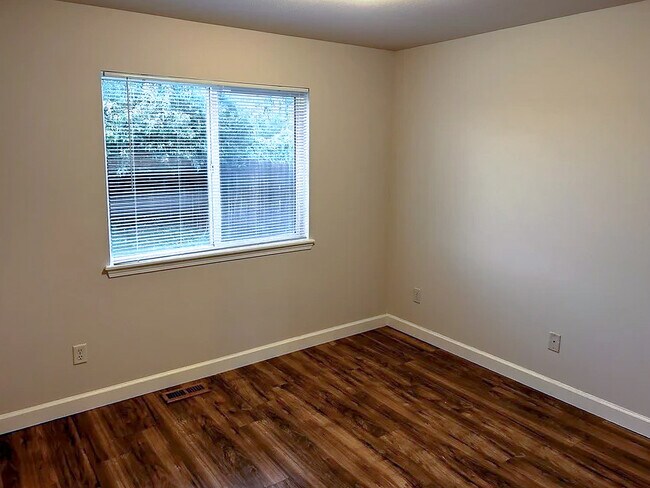 Building Photo - 1435 N Inez Pl