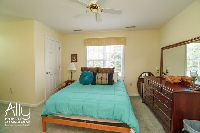 Building Photo - 2733 Southern Hills Ct