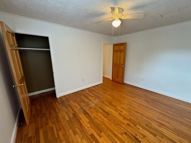 Building Photo - West AVL  - Mountain Views, Garden Space, Beautiful Yard!