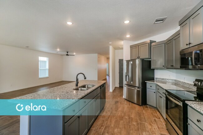 Building Photo - 2123 Hornbeam St