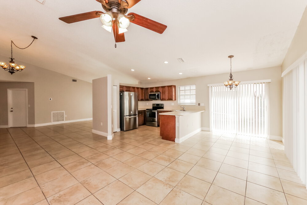 Building Photo - 3049 NW 72nd Ave