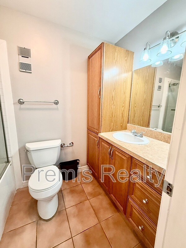 Building Photo - 3003 Bough Ave