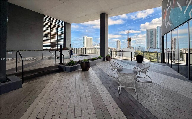 Building Photo - 121 NE 34th St