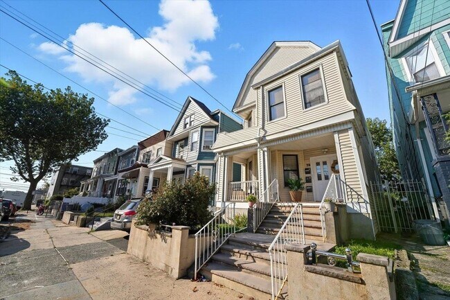 Building Photo - 73 Winfield Ave