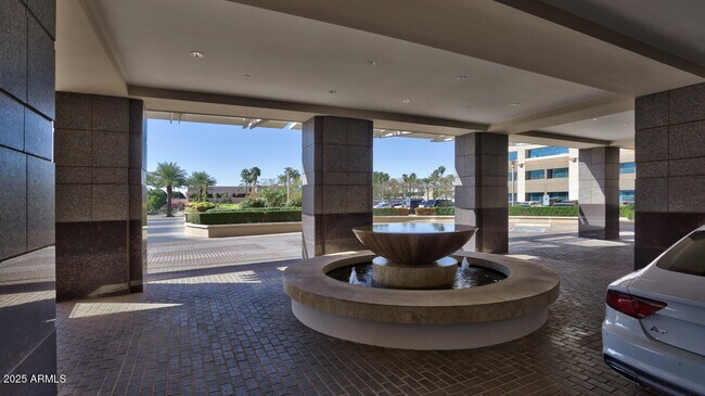 Building Photo - 2211 E Camelback Rd