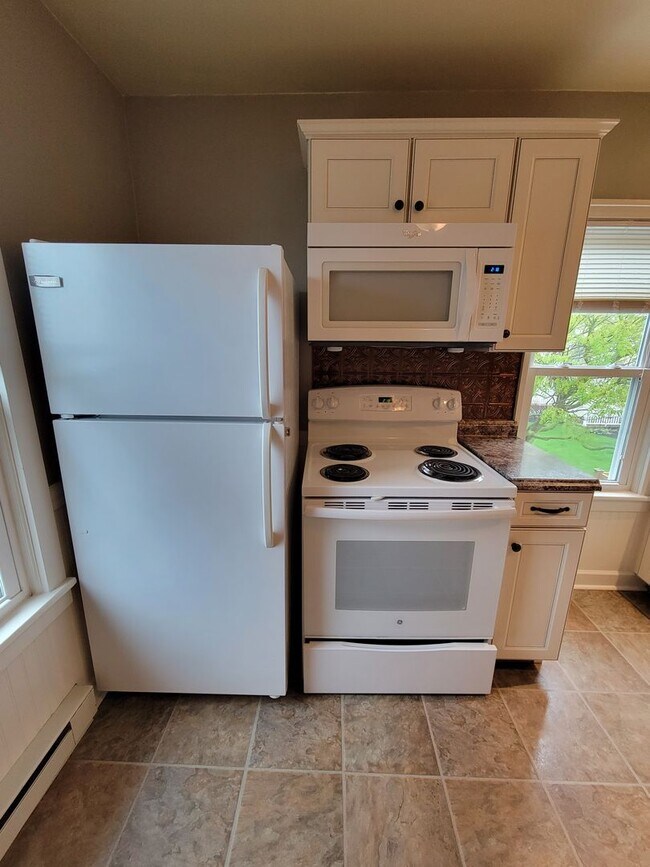 Building Photo - 5176-5178 Greenvillage Road