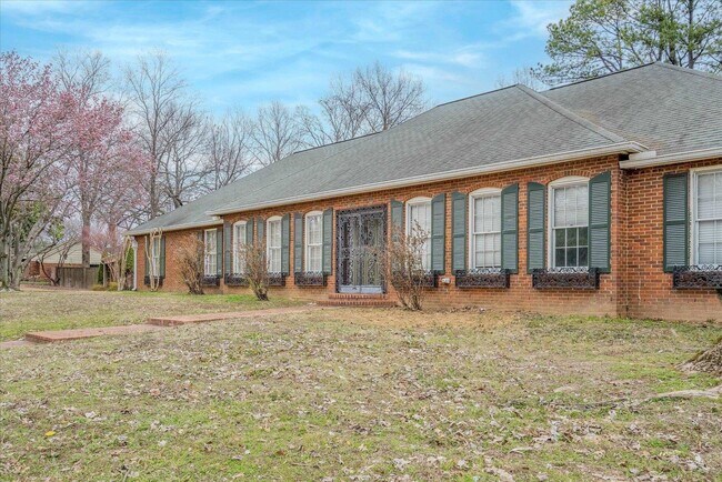 Building Photo - 356 Perkins Extd