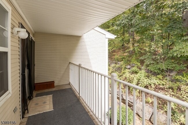 Building Photo - 52 Brookside Ln