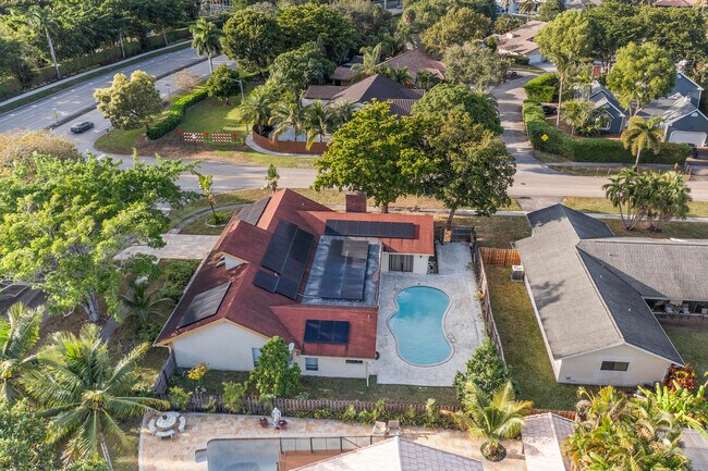 Building Photo - 8305 Casa Del Lago