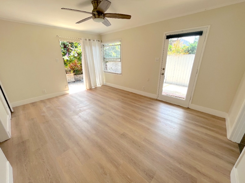 Building Photo - 666 Glenneyre St