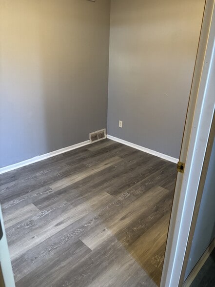 Building Photo - 801 15th Ave S