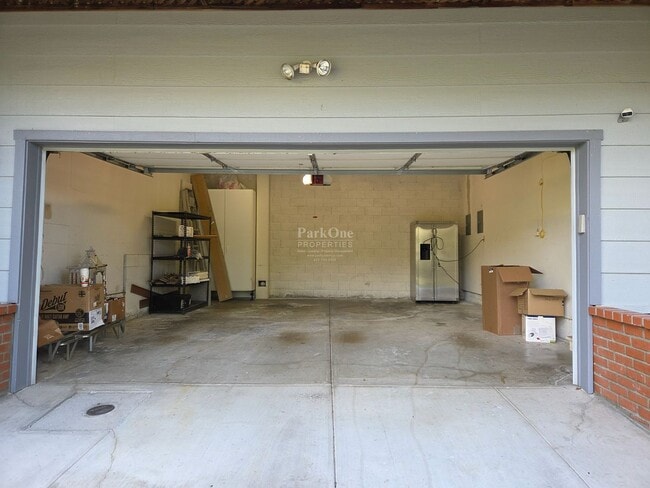 Building Photo - Spacious Walnut Creek Home