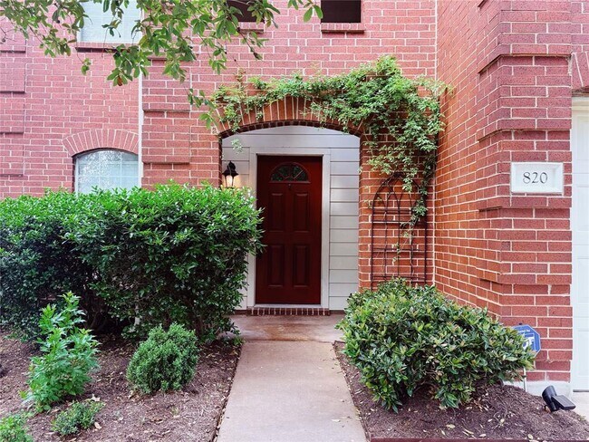 Building Photo - 820 Rusk Rd