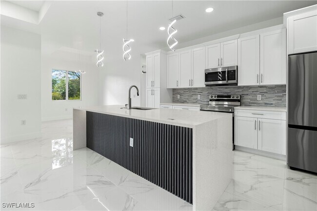 Building Photo - 918 Hollister Ave