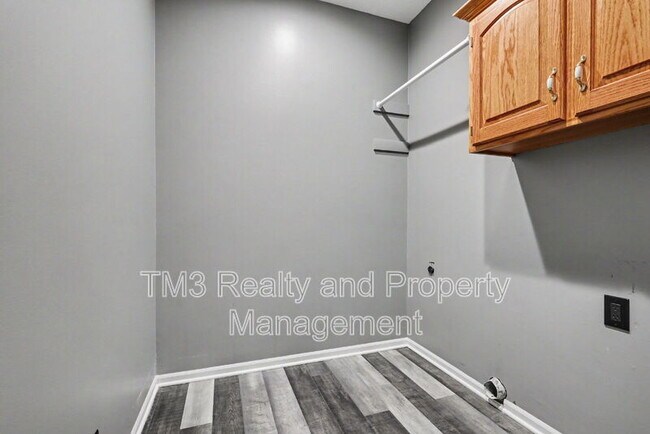 Building Photo - 5605 NE Coral Dr