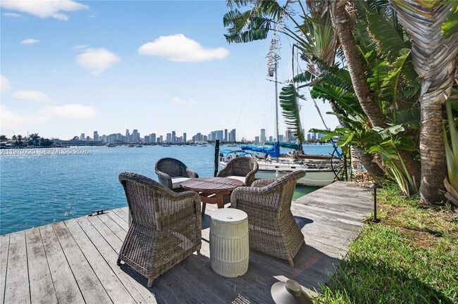 Building Photo - 14 W San Marino Dr