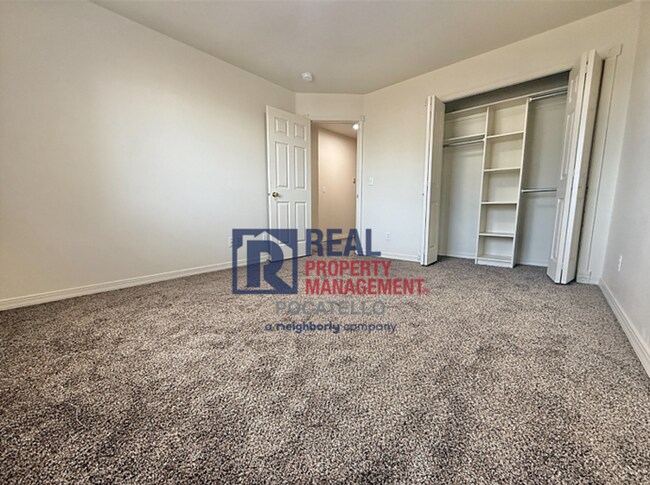 Building Photo - 4734-4736 Heidi Ct