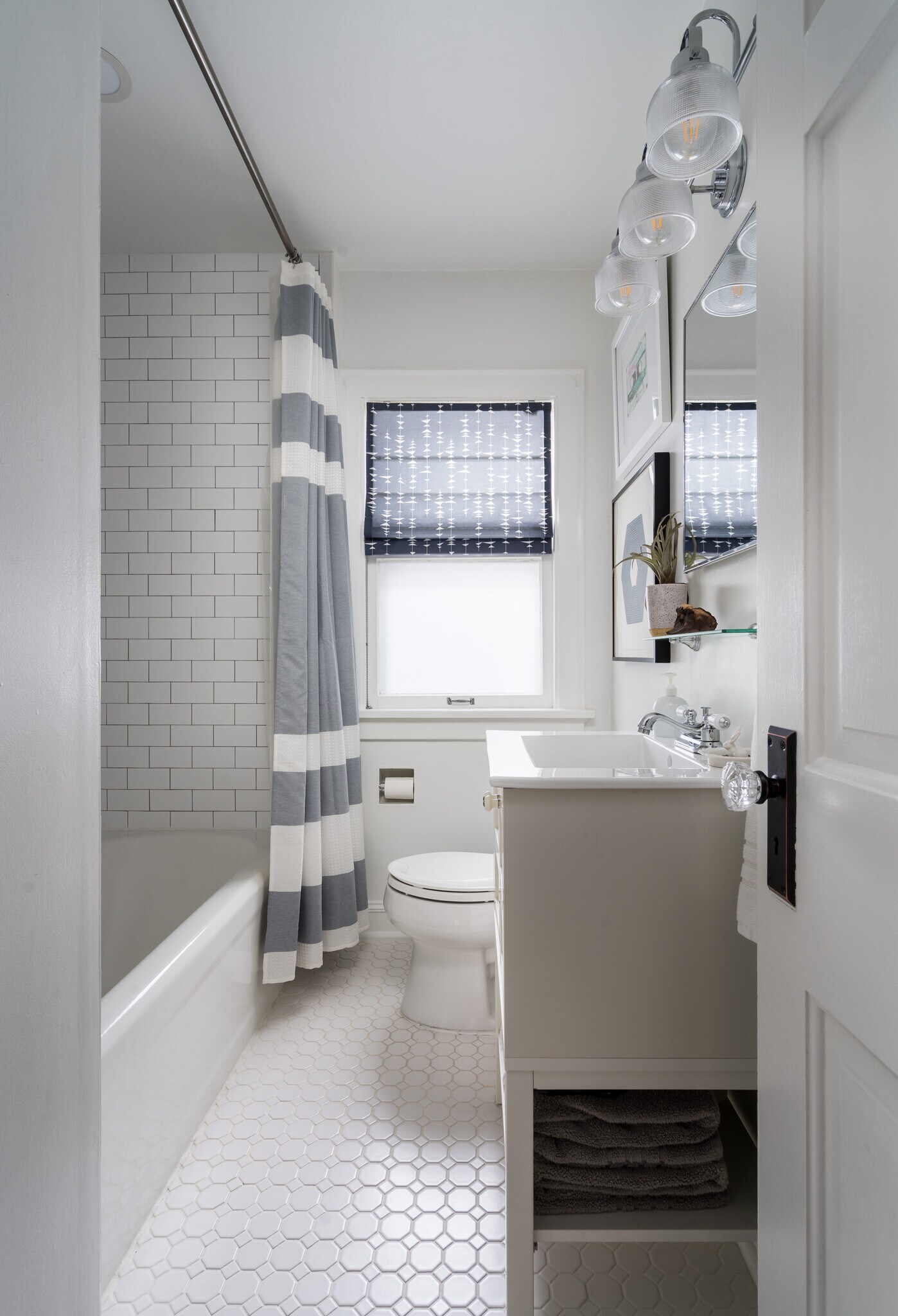 Fully renovated bathroom - 4479 N Woodburn St