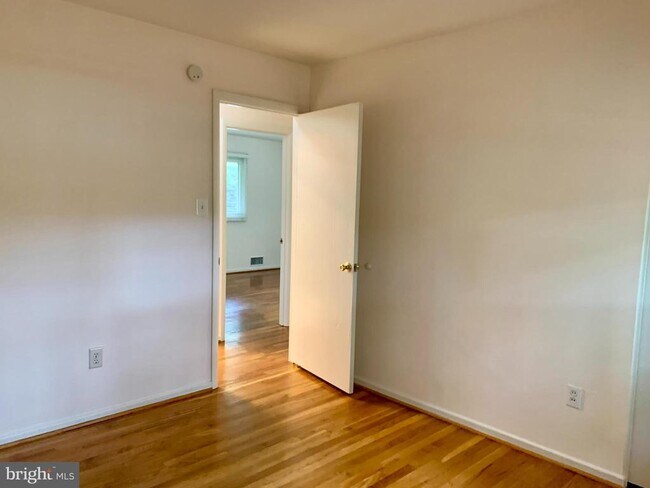 Building Photo - 2622 Occidental Dr