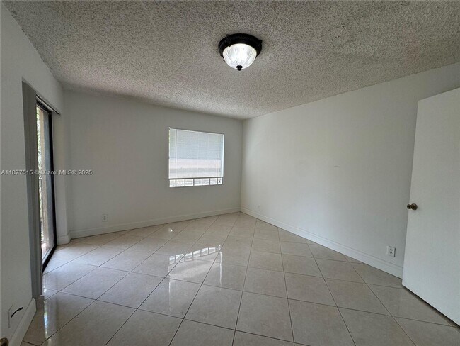 Building Photo - 9999 Summerbreeze Dr