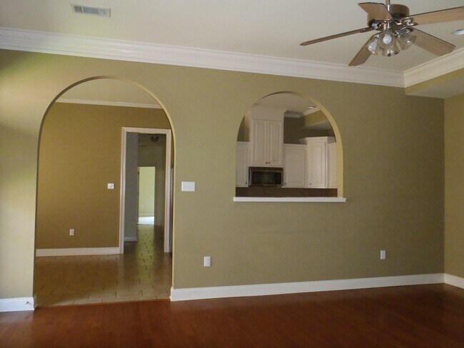 Building Photo - Shenandoah area 3BR/2BA house with dbl garage