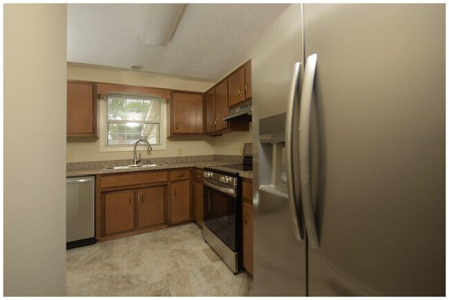 Building Photo - 105 Oakmont Ln