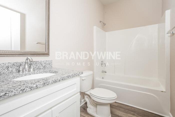 Building Photo - 510 Glenmanor Dr