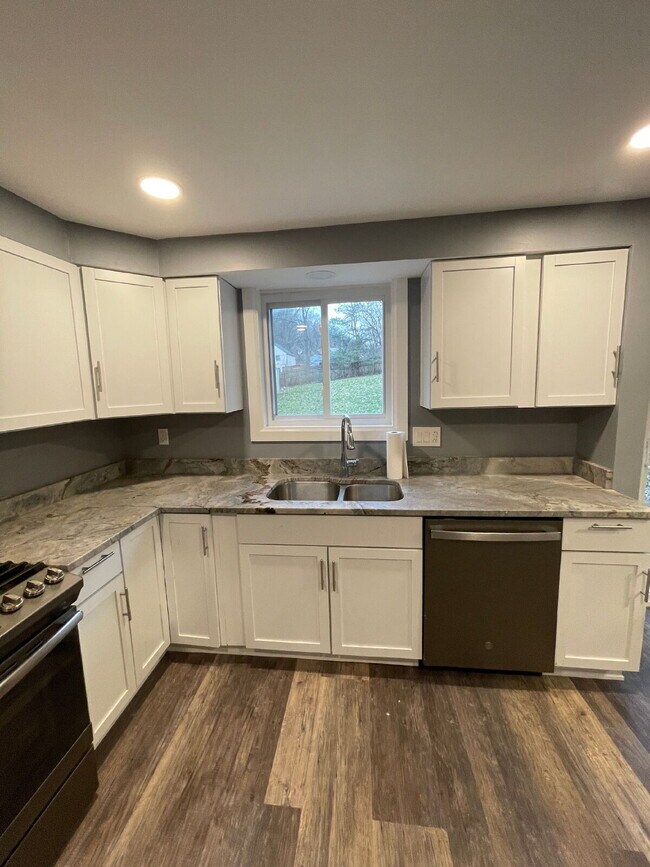 Building Photo - Beautifully updated 3 bed 1 bath home with garage and off-street parking in Penn Hills!
