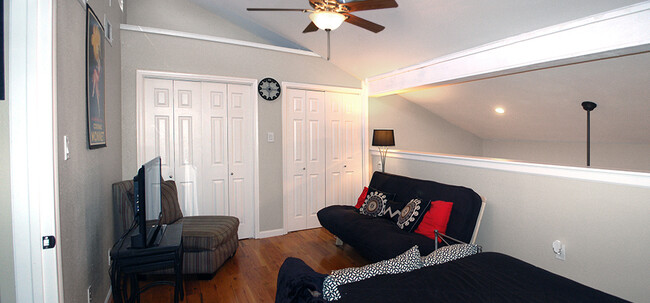 This room is large enough to be a bedroom & office - 8710 Park Ln