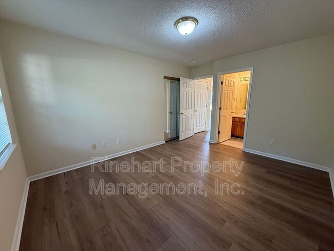 Building Photo - 1033 Park Meadow Dr