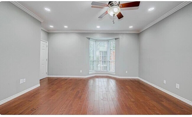 Building Photo - 2255 Braeswood Park Dr