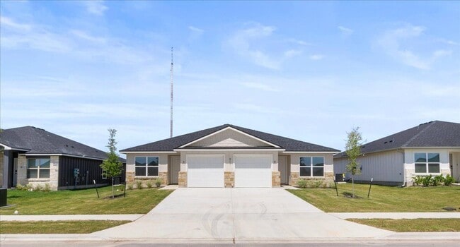 Building Photo - 911 Sevenleaf Ln