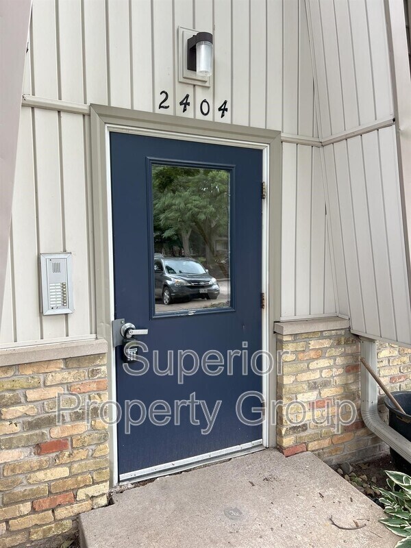 Building Photo - 2404 Independence Ln