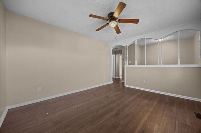 Building Photo - 735 Ashbrook Rd